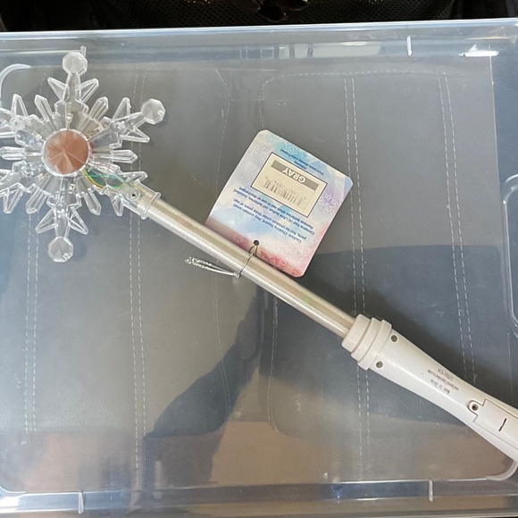 Disneys  FROZEN SNOWFLAKE GLOW WAND  NWT - Picture 14 of 15